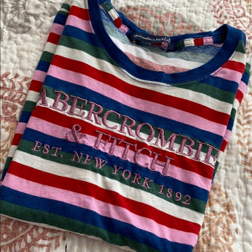 A&F Tee ❤️🧡💛💚💙💜